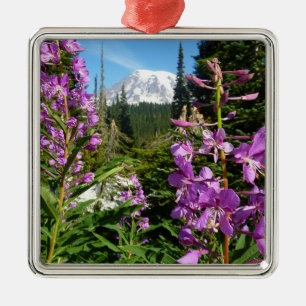 Ornement Carré Argenté Mont Rainier entre les fleurs de phlox violettes