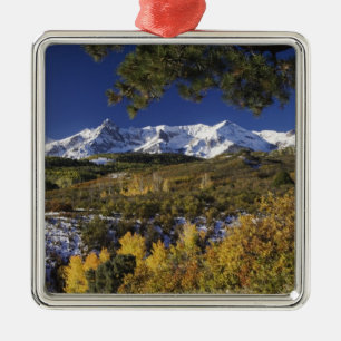 Ornement Carré Argenté Montagnes de San Juan et arbres d'Aspen en couleur