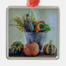 Nature morte d'automne avec citrouilles, fleurs