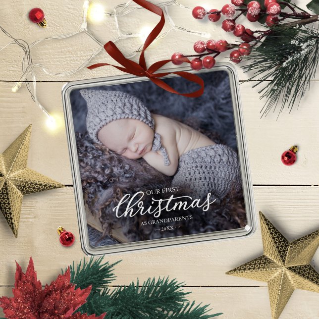 Ornement Carré Argenté Notre Premier Noël En Grand-Parents Script Blanc (Créateur téléchargé)