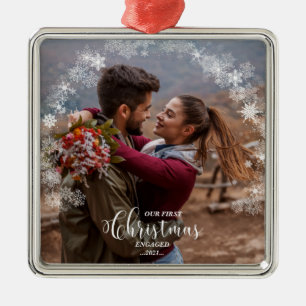 Ornement Carré Argenté Notre Première Photo de Noël de Fiançailles Orneme
