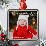Ornement Carré Argenté Nouveau-né bébé Noël Photo Elegant Christian<br><div class="desc">Élégant ornement de Noël avec un beau verset biblique sur Jésus dans la typographie blanche cursive. Pour nous, un enfant naît. Ésaïe 9:6. Un beau cadeau de vacances pour bébé nouveau-né avec une photo complète sous les écritures religieuses sur le devant. Ajoutez la deuxième photo de votre enfant au dos...</div>