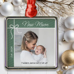 Ornement Carré Argenté Nouvelle maman photo de Noël<br><div class="desc">Célébrez votre première année en tant que mère avec cet ornement de gardiens spécial. Personnalisez ce charmant ornement d'arbre de Noël vert avec une photo de vous et de votre bébé,  ainsi que le nom et la date de naissance de votre bébé.</div>