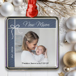Ornement Carré Argenté Nouvelle maman photo de Noël<br><div class="desc">Célébrez votre première année en tant que mère avec cet ornement de gardiens spécial. Personnalisez ce charmant ornement d'arbre de Noël avec une photo de vous et de votre bébé,  ainsi que le nom et la date de naissance de votre bébé.</div>