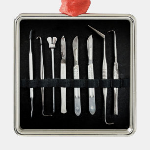 Ornement Carré Argenté Outils de embaumement assortis d'antiquité