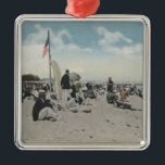 Ornement Carré Argenté Palm Beach, FL - l'heure de natation<br><div class="desc">Le Palm Beach,  FL - l'heure de natation,  foules à la plage - Palm Beach,  FL a été créé en 1937. Cette image dépeint des scènes de Palm Beach,  FL.</div>