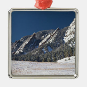 Ornement Carré Argenté Panorama de Flatirons épousseté par neige Boulder