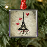 Ornement Carré Argenté Paris, Tour Eiffel Ballons de Coeur Rouge Noël<br><div class="desc">Ce magnifique décor de Noël Tour Eiffel est orné d'une tour Eiffel sur un décor avec le mot gothique rouge et gris "Paris" et les ballons rouges flottants. Personnalisez le dos avec un nom et une année!</div>
