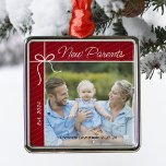 Ornement Carré Argenté Photo de Noël de la famille des nouveaux parents<br><div class="desc">Fêtez votre première année comme parents avec un ornement de gardien de coeur! Personnalisez cette charmante décoration d'arbre de Noël avec une photo chère de votre nouvelle famille, avec le nom et la date de naissance de votre bébé. C'est une belle façon de capturer cette étape spéciale et de créer...</div>