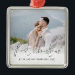Ornement Carré Argenté Photo Premier Noël M. Mme Nom Année<br><div class="desc">Photo Superposer Premier Noël Comme M. Et Mme Nom Année. Pour célébrer votre première fête en tant que couple marié, personnalisez facilement vos noms et votre année. Avec un script stylé pour le premier Noël. Choisissez votre photo préférée pour remplacer l'exemple d'image. Des modifications aux couleurs du texte peuvent être...</div>