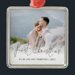Ornement Carré Argenté Photo Premier Noël M. Mme Nom Année<br><div class="desc">Photo Superposer Premier Noël Comme M. Et Mme Nom Année. Pour célébrer votre première fête en tant que couple marié, personnalisez facilement vos noms et votre année. Avec un script stylé pour le premier Noël. Choisissez votre photo préférée pour remplacer l'exemple d'image. Des modifications aux couleurs du texte peuvent être...</div>