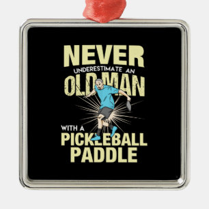 Ornement Carré Argenté Pickleball - Vieux Homme Avec Pickleball Paddle