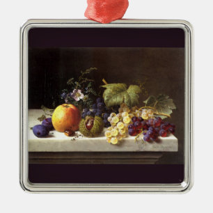 Ornement Carré Argenté Plums De Raisins, Etc. Sur Une Pointe De Marbre