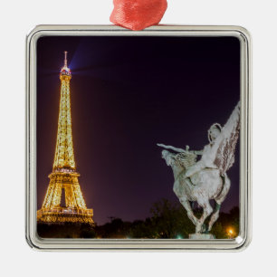 Ornement Carré Argenté Pont de Bir-Hakeim la nuit - Paris, France