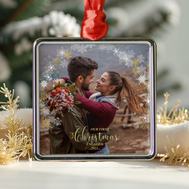 Ornement Carré Argenté Premier Noël Engagé Wreath Fiançailles doré (Créateur téléchargé)