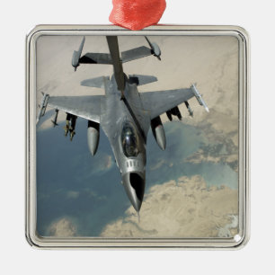 Ornement Carré Argenté Un F-16 Faucon combattant ravitaille