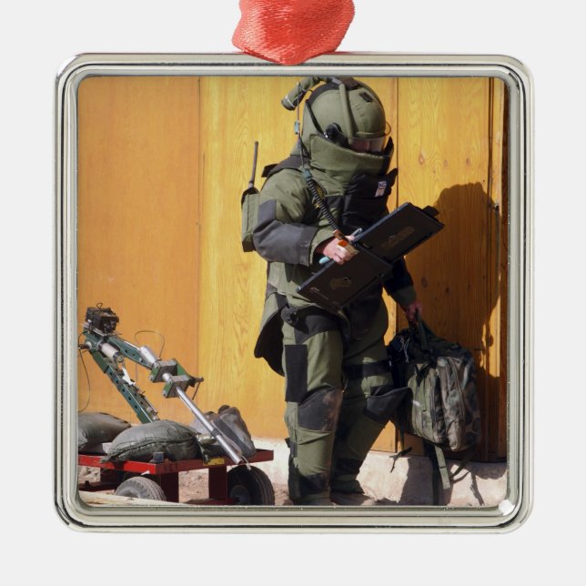 Ornement Carré Argenté Un technicien (Devant)