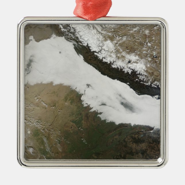 Ornement Carré Argenté Une épaisse rive de nuages bas (Devant)