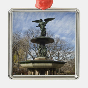 Ornement Carré Argenté Une fontaine Bethesda sèche en hiver dans Central