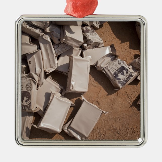 Ornement Carré Argenté Une pile de repas prêts à manger (Devant)