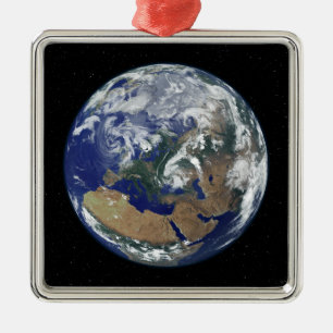 Ornement Carré Argenté Une Terre entièrement éclairée centrée sur l'Europ