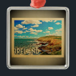 Ornement Carré Argenté Vintage voyage d'ornement d'Irlande<br><div class="desc">Un ornement irlandais de style vintage cool avec la côte irlandaise avec des falaises profondes,  l'océan et le ciel bleu.</div>