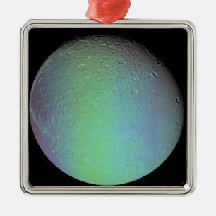 Ornement Carré Argenté Vue de couleur fausse de la lune Dione de Saturn
