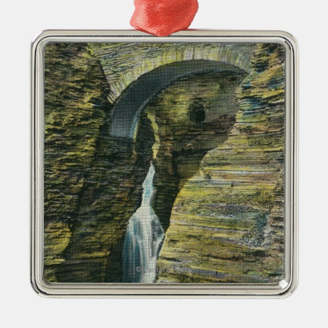 Ornement Carré Argenté Vue de pont de cascade et de sentinelle d'entrée (Devant)