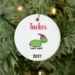 ornement céramique de noël de la tortue personnali<br><div class="desc">N'oubliez pas votre tortue préférée ce noël.  Ce ornement de tortue peut être personnalisé avec un nom et une année.   Ces ornements sont disponibles dans la variété de différentes options pour animaux - créer un pour tous les animaux de compagnie dans votre famille.</div>