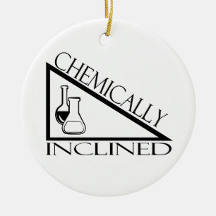 Ornement chimiquement incliné