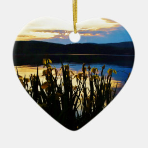 Ornement Cœur En Céramique Iris jaunes sur la rive du lac Arrowhead