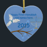Ornement Cœur En Céramique Le premier Hanoukka heureux ornementent ensemble<br><div class="desc">Les plumes et le Menorah font à cet ornement un cadeau très spécial pendant des vacances où vous prisez</div>