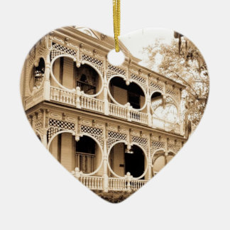 Ornement Cœur En Céramique Maison en pain d'épices - Savannah, GA