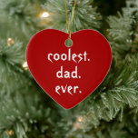 Ornement Cœur En Céramique Noël Coolle Papa Jamais Red Père<br><div class="desc">Cet ornement de Noël en forme de coeur drôle et doux a le texte : papa le plus cool jamais. Parfait pour le père le plus cool que vous connaissiez. Customisez le texte pour dire papa, pop, etc.</div>
