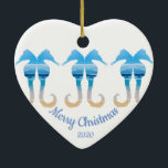 Ornement Cœur En Céramique Personnalisé Dated Christmas Beach Scène Sea Hores<br><div class="desc">Souhaitez à quelqu'un un Joyeux Noël avec cette coutume datée Joyeux Noël pour la personne qui aime les plages,  les océans et surtout les Chevaux de mer</div>