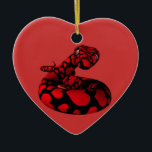 Ornement Cœur En Céramique Red Snake with Hearts<br><div class="desc">signe zodiaque chinois noir avec le coeur rouge sur sa peau un charmant reptile</div>