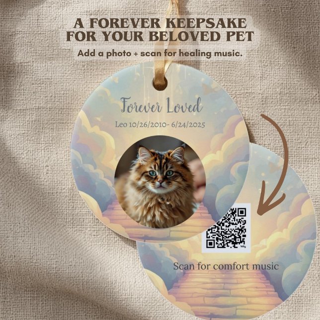 Ornement commémoratif d'animal de compagnie avec c (Customizable Rainbow Bridge pet memorial ornament with pet photo, name, dates, and a back QR code.)