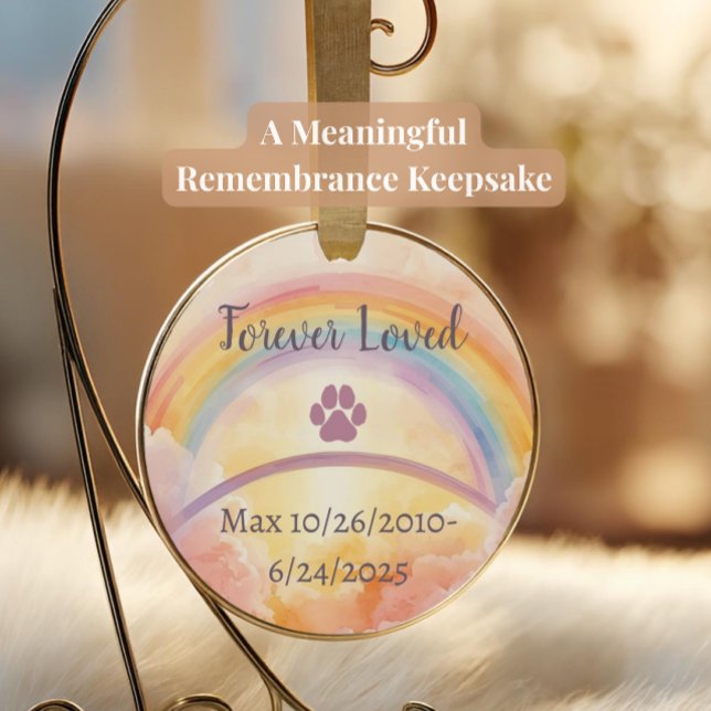 Ornement de deuil pour animaux de compagnie Rainbo (Rainbow Bridge pet memorial ornament with pink paw print, pastel rainbow, clouds, & custom pet name)