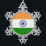 Ornement de flocon de neige avec drapeau indien<br><div class="desc">Illuminez votre saison des Fêtes avec notre magnifique ornement de flocon de neige avec le drapeau de l'Inde! Conçu avec une attention minutieuse aux détails, cet ornement est plus qu'une simple décoration ; c'est une célébration de la riche culture, de la diversité et de la fierté nationale de l'Inde. Le...</div>