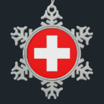 Ornement de flocon de neige avec drapeau suisse<br><div class="desc">Ajoutez une touche de charme suisse à votre décor de vacances avec ces magnifiques ornements de flocon de neige arborant le drapeau de la Suisse ! Conçus avec précision et attention aux détails, ces ornements ne sont pas seulement des décorations, ils sont une célébration de la riche culture suisse et...</div>