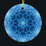 Ornement de flocon de neige d'étoile de David<br><div class="desc">Conception originale de beaux-arts d'un ornement bleu de flocon de neige d'étoile de David par le concepteur Carolyn McFann du studio de ronronnement et de l'ornement de deux chats.</div>