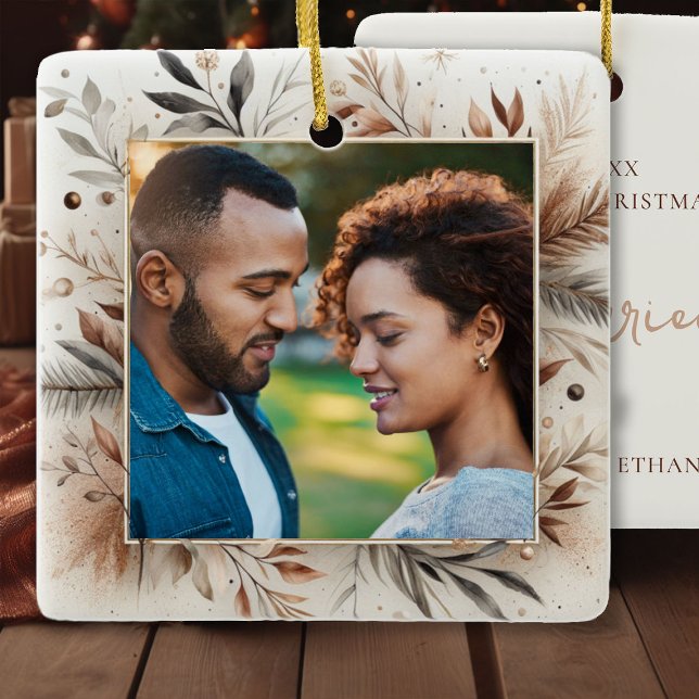 Ornement de Noël Brown Première année Marié Couple (brown christmas decor first married mr mrs personalized ornament floral frame beige copper mocha)