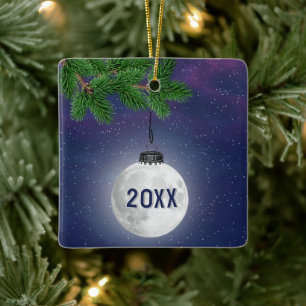 Ornement De Noël De La Lune Sur Pine Bough