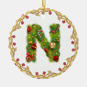 ornement décoré d'un monogramme initial de Noël