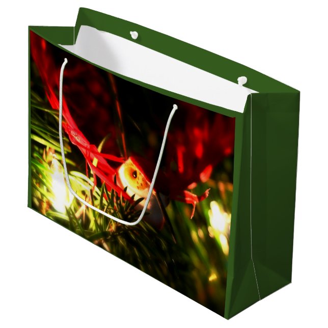 Ornement d'oiseaux rouges sur le sac cadeau d'arbr (Devant Angle)