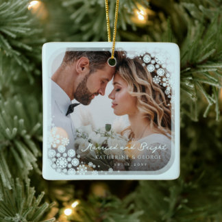 Ornement En Céramique Aqua Blue Snowflakes Frame Holiday Mariage Photo