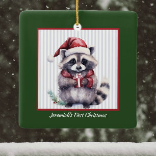 Ornement En Céramique Bébé Raccoon tenant cadeau de Noël de l'enfant