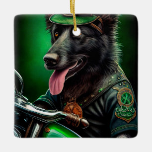 Ornement En Céramique Belgian Shepherd conduite vélo St. Patrick's Day