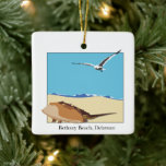 Ornement En Céramique Bethany Beach, DE Horseshoe Crab Sea Gull Beach<br><div class="desc">Ornement avec une image de mouette en 2 dimensions survolant la plage avec des vagues. Date personnalisable au dos. Bethany Beach,  Delaware devant Baskerville Font</div>