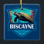 Ornement En Céramique Biscayne National Park Turtle Illustration Retro<br><div class="desc">Le design du Biscayne National Park. Le parc comprend des récifs coralliens,  des îles et des forêts de mangroves côtières dans le nord de Florida Keys. Le sentier du patrimoine maritime sous-marin relie des sites de plongée,  dont la plupart des épaves.</div>